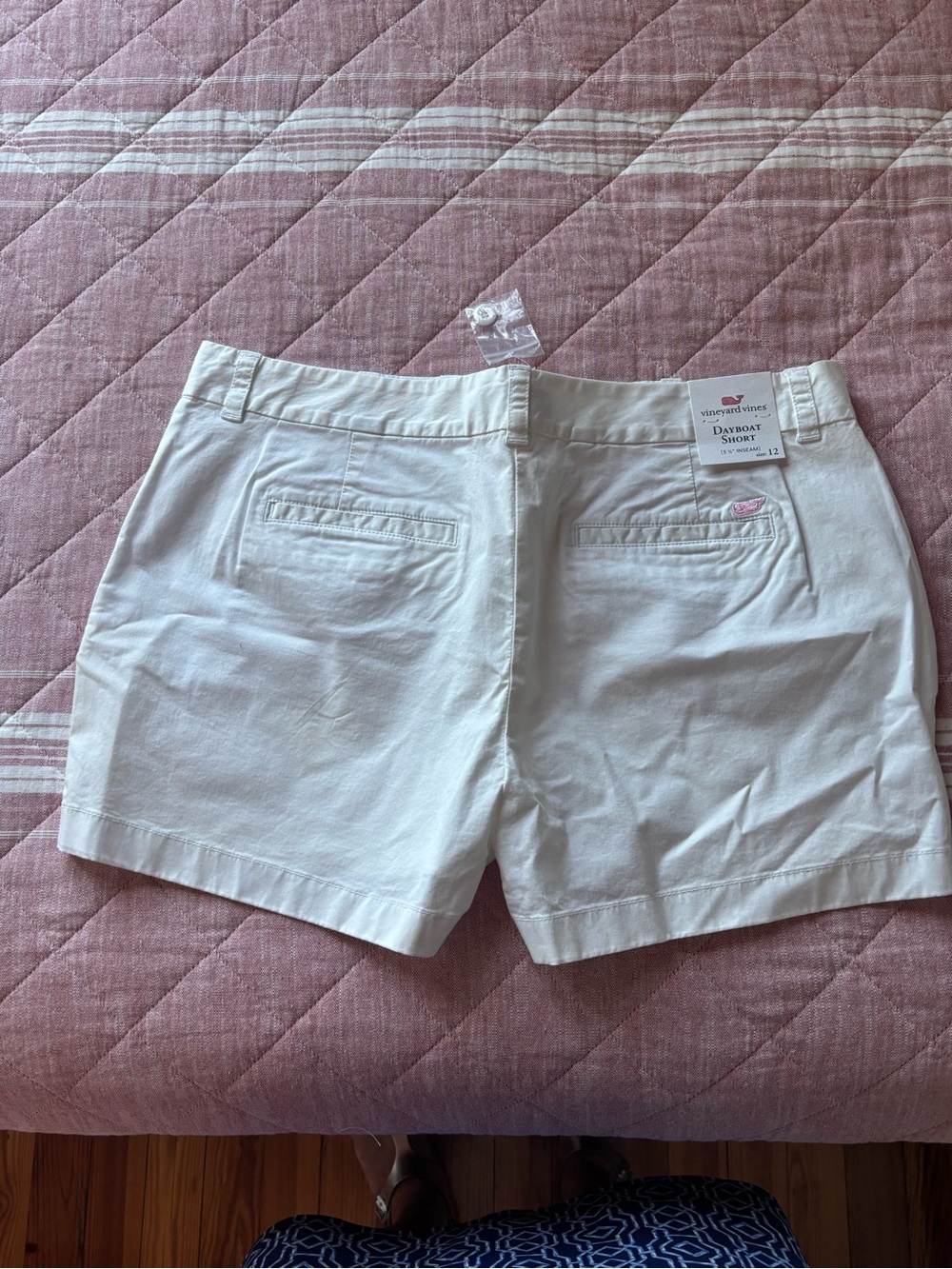 Vineyard Vines Women's White Dayboat Chino Shorts